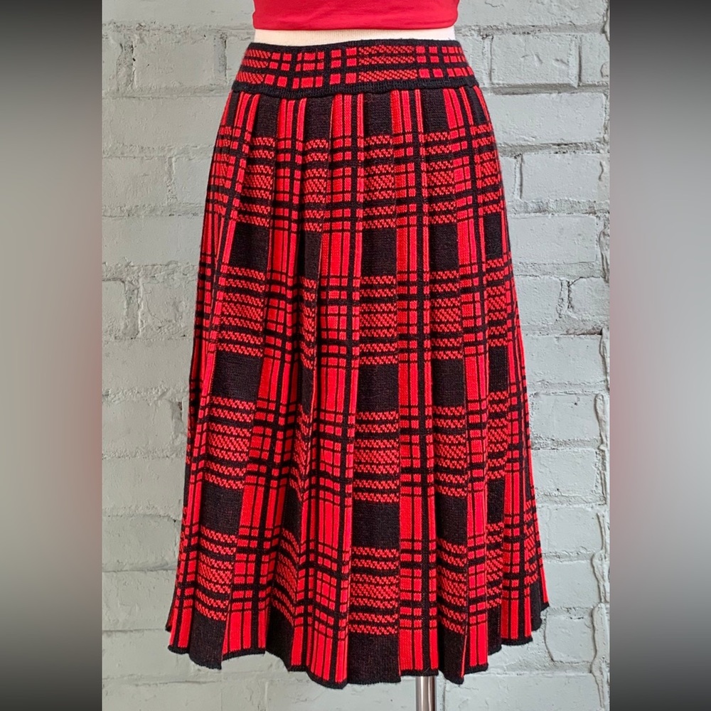 Vintage Pleated Plaid Skirt in Red and Black